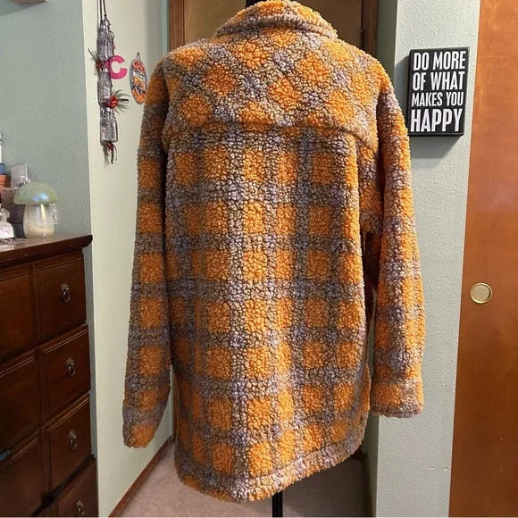 Fashion Nova Sipping Coffee Sherpa Plaid Shacket S mother of pearl buttons - Picture 2 of 10